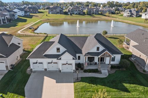 6101 Michael Dr Ne, Cedar Rapids, IA, 52411-8062 | Card Image