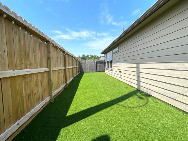 Backyard with Turf Grass | Image 33