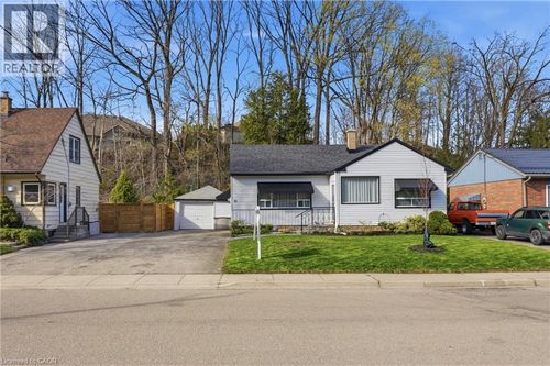 37 Central Park Avenue, Dundas, ON, L9H2M5 | Card Image