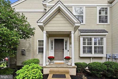 8-123 Granite Ln, CHESTER SPRINGS, PA, 19425-3824 | Card Image