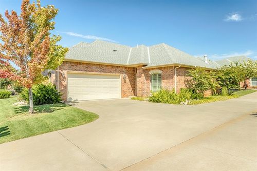 10312 Hawthorn Dr, The Village, OK, 73120-2823 | Card Image