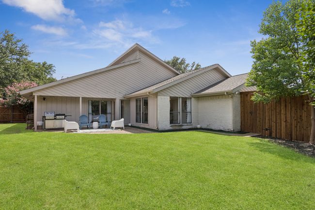 Pool sized yard and newer fence | Image 23