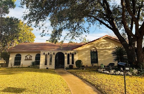 807 Middle Run, Duncanville, TX, 75137-2027 | Card Image