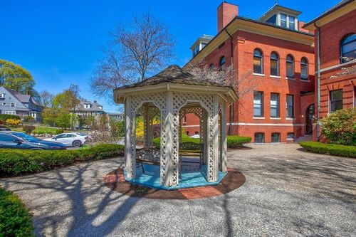 208-1 School St, Arlington, MA, 02476-6150 | Card Image