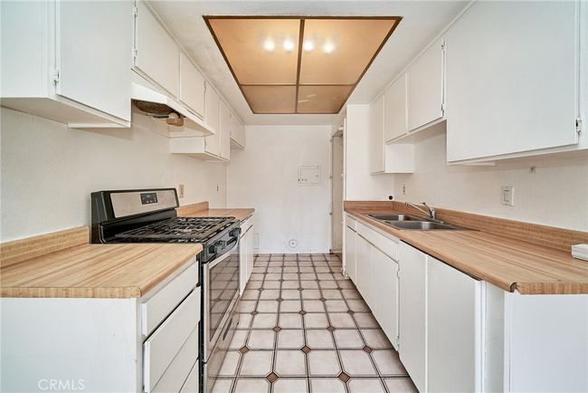 16806 Judy Way, Townhouse with 2 bedrooms, 1 bathrooms and 2 parking in Cerritos CA | Image 8