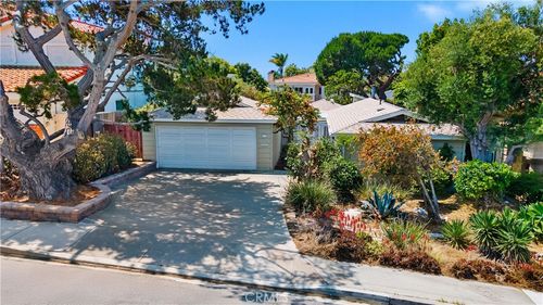 1534 Voorhees Ave, Manhattan Beach, CA, 90266-7042 | Card Image