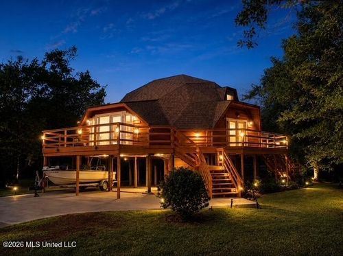 9017 W Simmons Cir, Ocean Springs, MS, 39564-9412 | Card Image