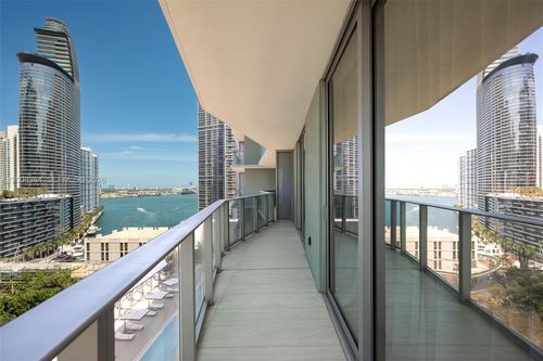 1906-77 Se 5th St, Miami, FL, 33131-4074 | Card Image