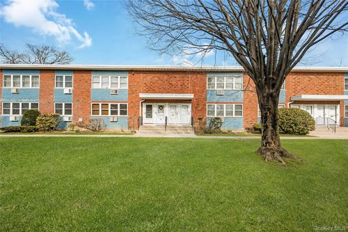 13-13 Farber Dr, Babylon, NY, 11704-5122 | Card Image