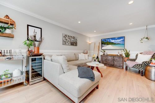 2d-140 Walnut Ave, San Diego, CA, 92103-4825 | Card Image