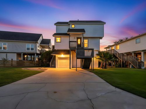334 Paradise Dr, Tiki Island, TX, 77554-6184 | Card Image
