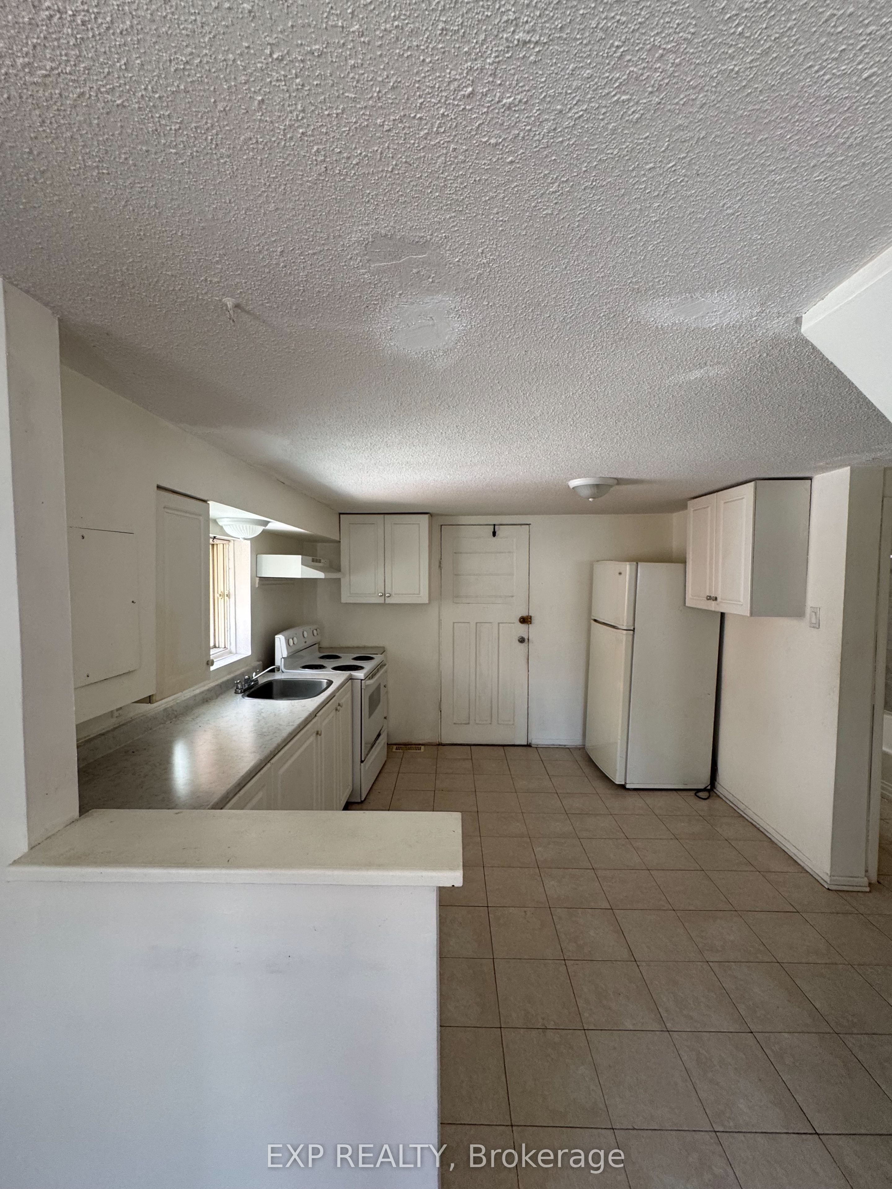 Residential Lease in Vanier and Kingsview Park 4