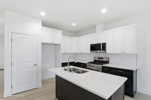 677 N Creative Way, Post Falls, ID, 83854 | Card Image