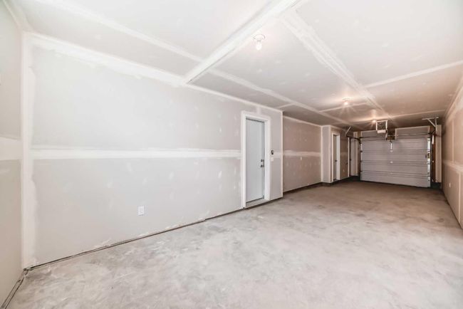 214 Shawnee Square Sw, Townhouse with 2 bedrooms, 3 bathrooms and 3 parking in Calgary AB | Image 45