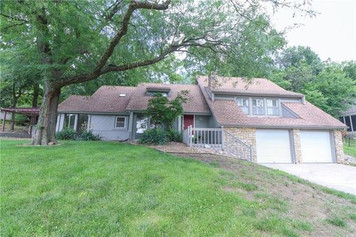 16015 Meadow Ln, Stilwell, KS, 66085-9285 | Card Image