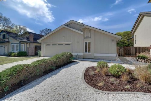 33787 Shylock Dr, Fremont, CA, 94555-2117 | Card Image