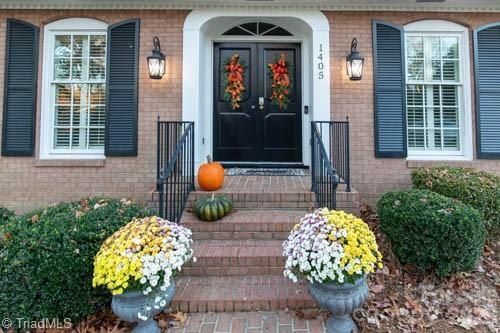 1405 Lyndhurst Dr, High Point, NC, 27262-4530 | Card Image