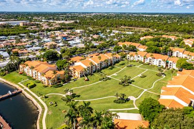 111 - 135 Yacht Club Way, Condo with 2 bedrooms, 1 bathrooms and null parking in Hypoluxo FL | Image 2