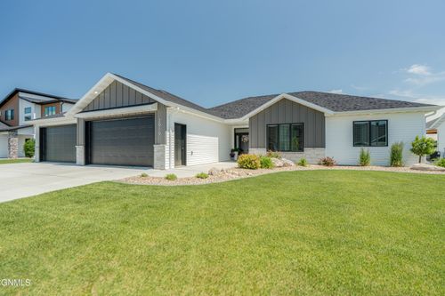 2919 Peach Tree Dr, Bismarck, ND, 58504-7271 | Card Image