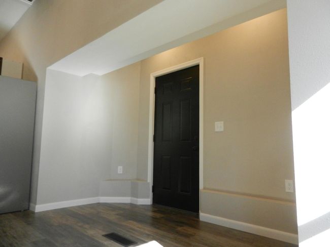 Side Entry | Image 10