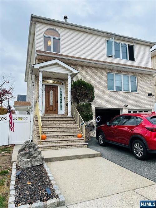 360 Broad St, Carlstadt, NJ, 07072-1025 | Card Image