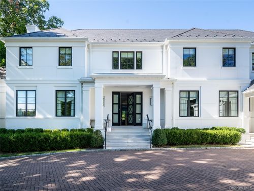 16 Ridge Dr E, Great Neck, NY, 11021-2839 | Card Image