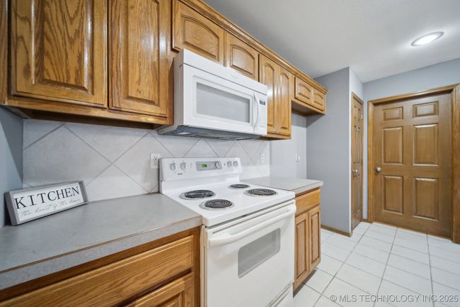 27310 W 15 Th St S, House other with 3 bedrooms, 2 bathrooms and null parking in Sand Springs OK | Image 14