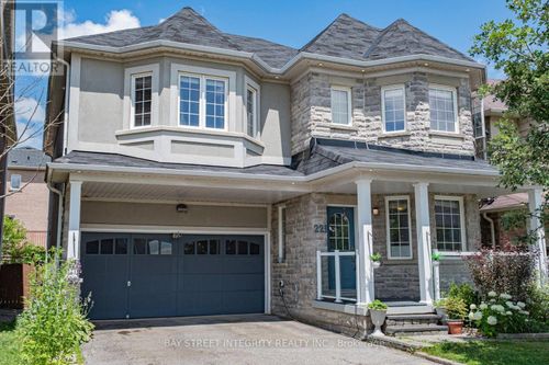 221 Woodspring Avenue, Newmarket (Woodland Hill), ON, L3X3J4 | Card Image