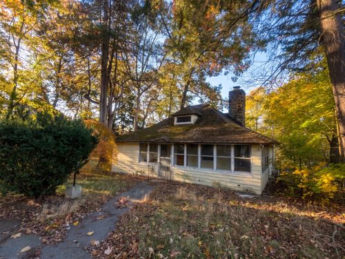 27 Marshland St, Haverhill, MA, 01830-3316 | Card Image