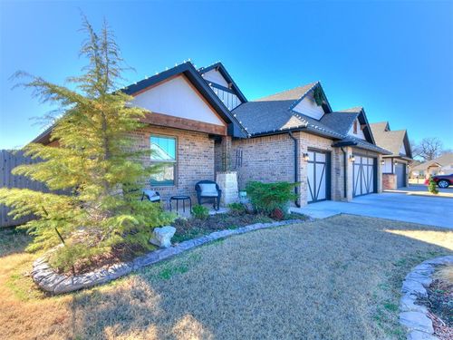 2704 Se 22nd St, Moore, OK, 73160-5412 | Card Image