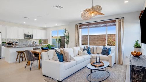 3195 Silo Paseo, Ontario, CA, 91761-3956 | Card Image