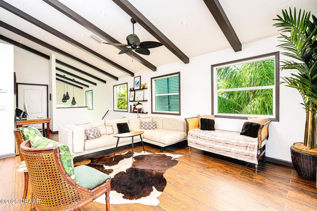 LIVING ROOM | Image 11