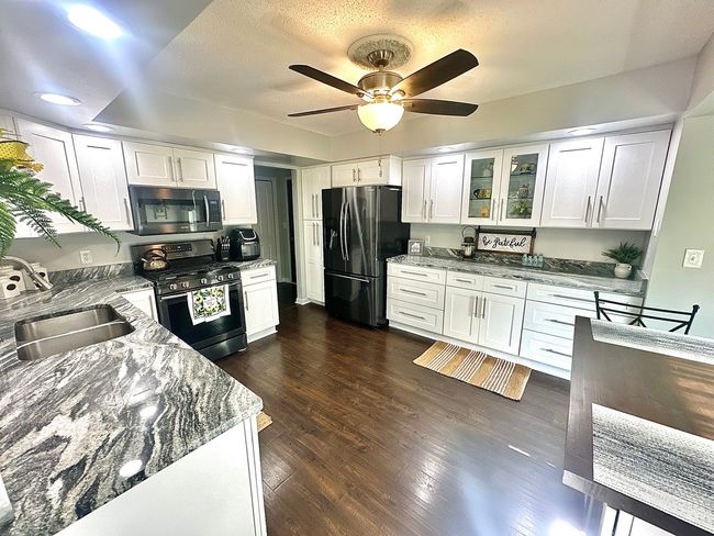 673 Anita Ln, House other with 3 bedrooms, 3 bathrooms and 4 parking in Princeton IL | Image 9