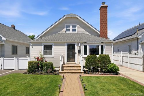 1284 Langdon Blvd, Rockville Centre, NY, 11570-3415 | Card Image