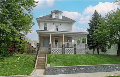 3215 Murray Ln, Flushing, NY, 11354-3217 | Card Image