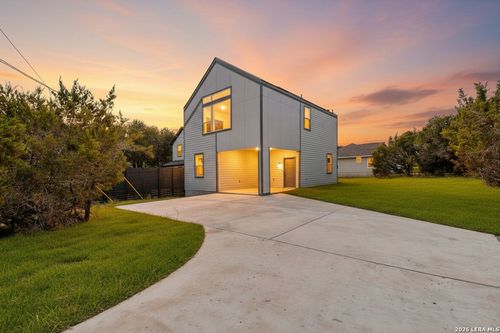 352 Caveside Dr, Canyon Lake, TX, 78133-4781 | Card Image