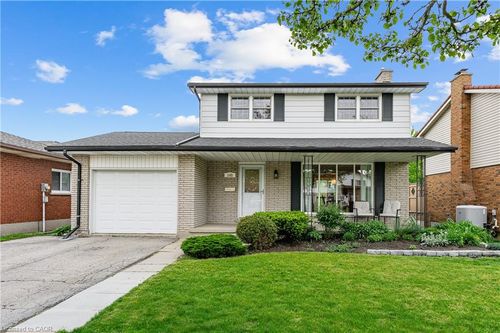 145 Westchester Dr, Kitchener, ON, N2B3L6 | Card Image