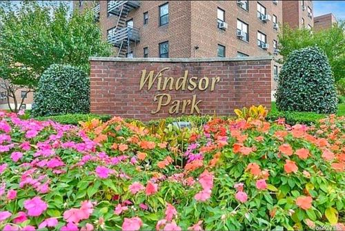 2o-213-06 75th Ave, Oakland Gardens, NY, 11364-3323 | Card Image