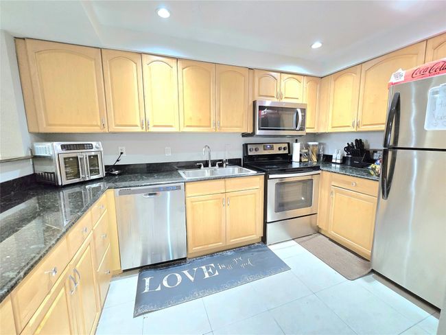 APT-303 - 4500 N Federal Hwy, Condo with 2 bedrooms, 2 bathrooms and null parking in Lighthouse Point FL | Image 7