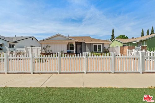 9313 Hayvenhurst Ave, North Hills, CA, 91343 | Card Image