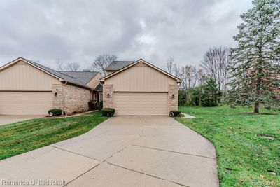 21540 River Ridge, Condo with 3 bedrooms, 2 bathrooms and null parking in Farmington Hills MI | Image 2