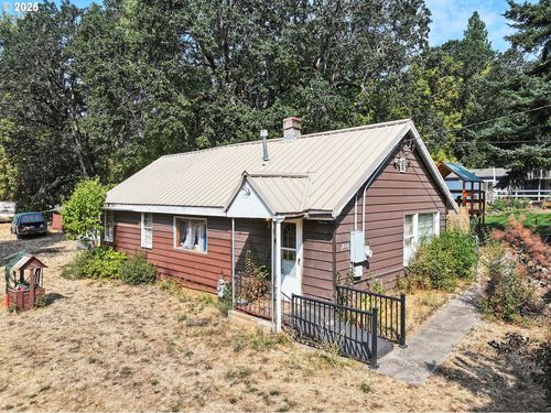 1034 S Indian Ln, White Salmon, WA, 98672-8429 | Card Image