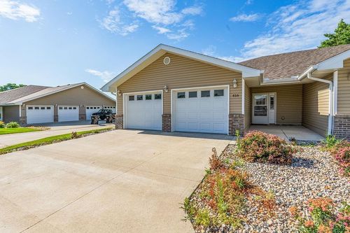 416 Maupin Ln, Sergeant Bluff, IA, 51054-8972 | Card Image