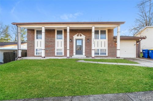 1273 Green Falls Dr, Fenton, MO, 63026-3457 | Card Image