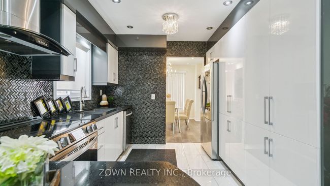 33 Dafoe Cres, House other with 6 bedrooms, 4 bathrooms and 2 parking in Brampton ON | Image 11