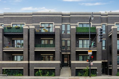 2w-2759 Lawrence Ave, CHICAGO, IL, 60625-3703 | Card Image