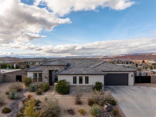 277 N Black Canyon Ave, Washington, UT, 84780-3118 | Card Image