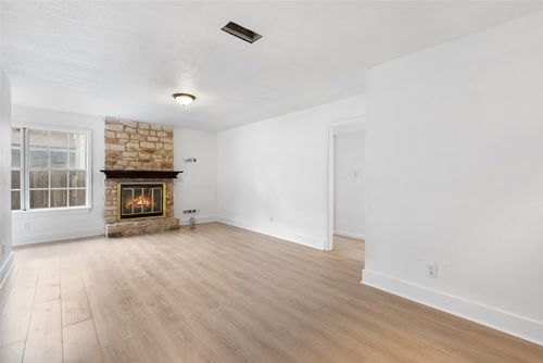 b-1010 Bird Creek Dr, Austin, TX, 78758-5704 | Card Image