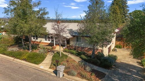 3410 Scenic Dr, Redding, CA, 96001-0119 | Card Image