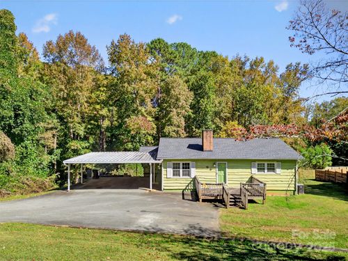 395 Walker St, Columbus, NC, 28722-8420 | Card Image